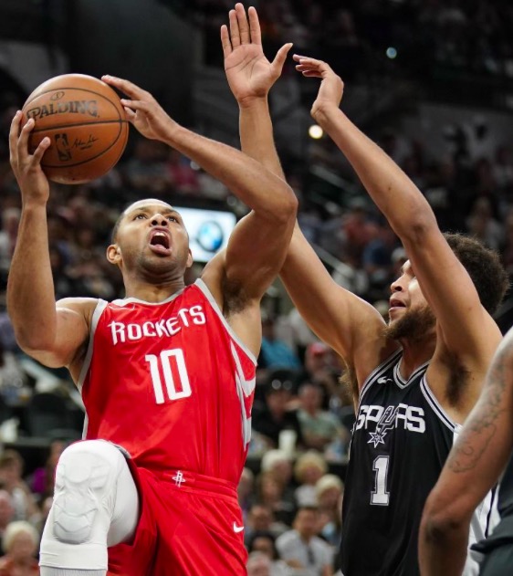  坎宁安全面表现掌控节奏，活塞力克火箭  